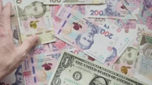 Як підтвердити страховий стаж для отримання допомоги за кордоном: покрокова інструкція та документи