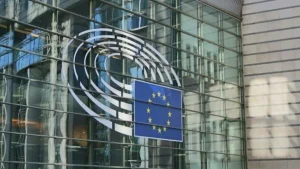 Понад 120 євродепутатів закликали використати заморожені активи РФ для України