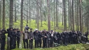 Збройна провокація на кордоні: Латвія зупинила групу мігрантів із Білорусі